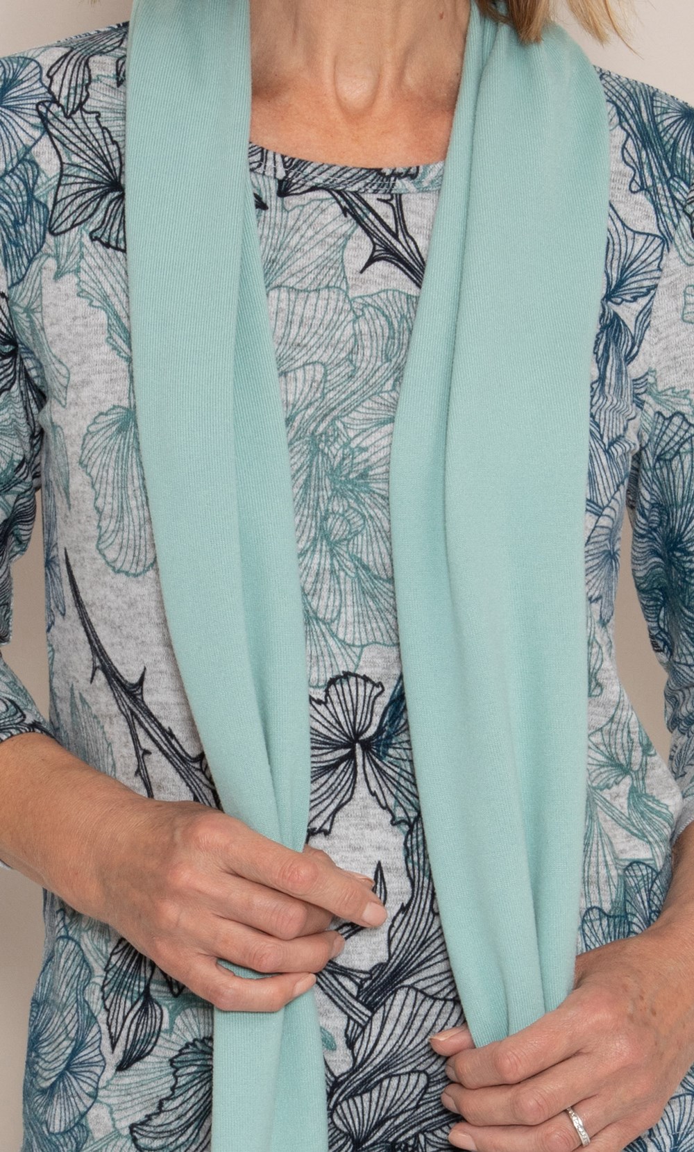 Anna Rose Printed Brushed Top With Scarf
