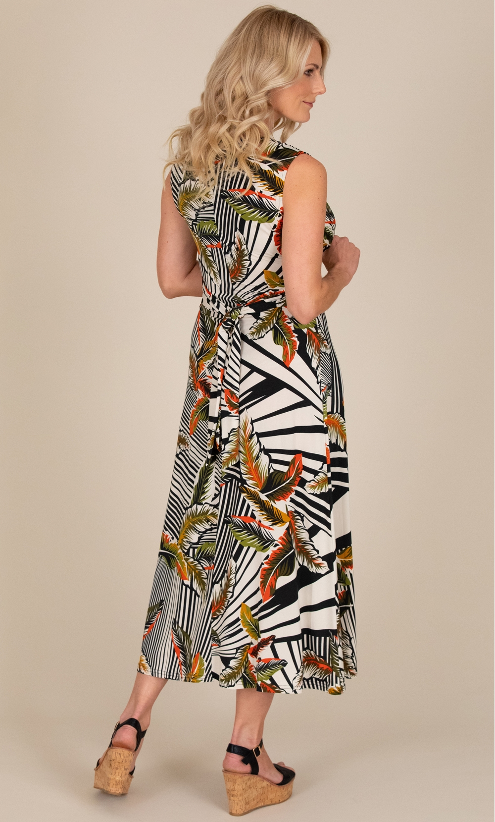 Sleeveless Leaf Print Maxi Dress