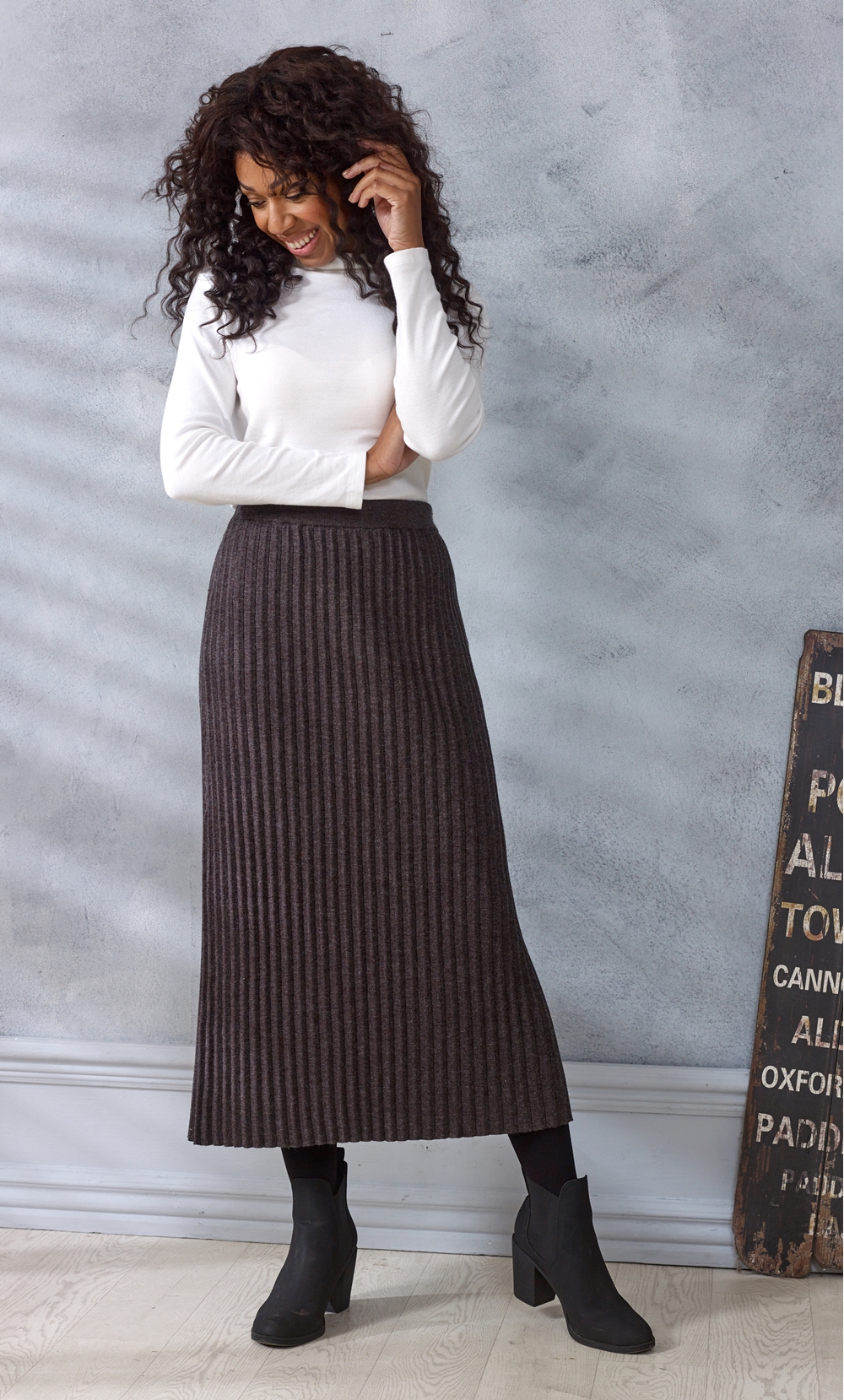 Pleated Knit Pull On Maxi Skirt in Grey Klass