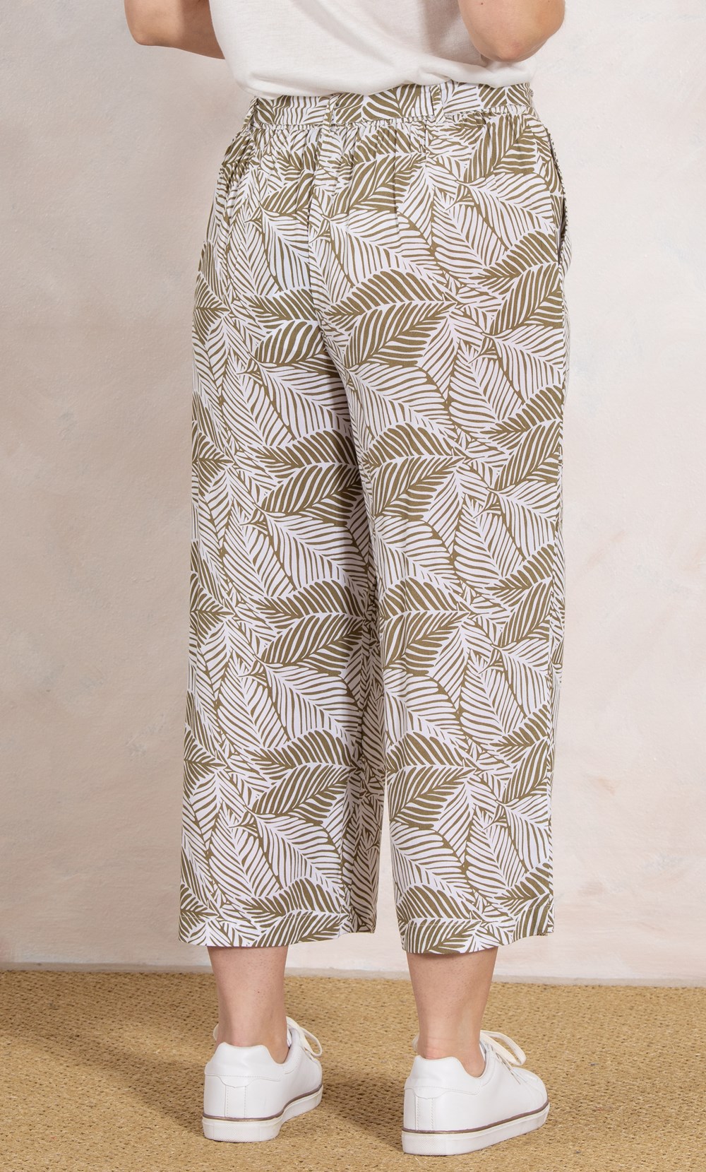 Leaf Print Wide Leg Cropped Trousers