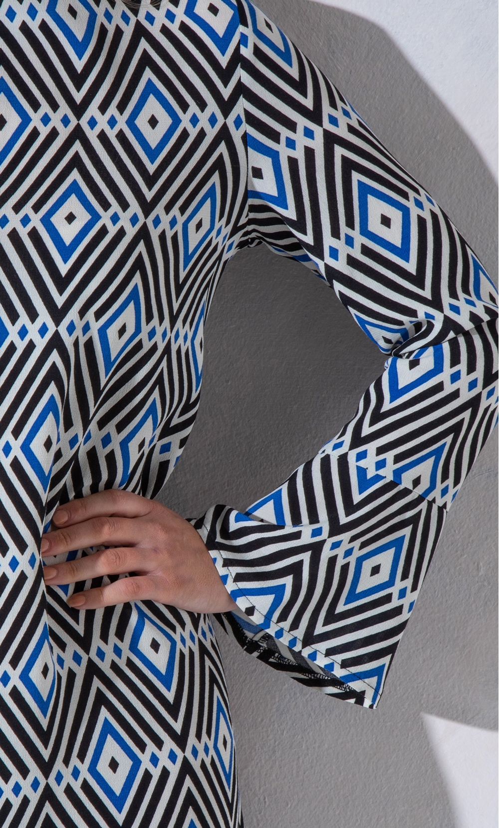 Geometric Print Bell Sleeve Tunic Dress