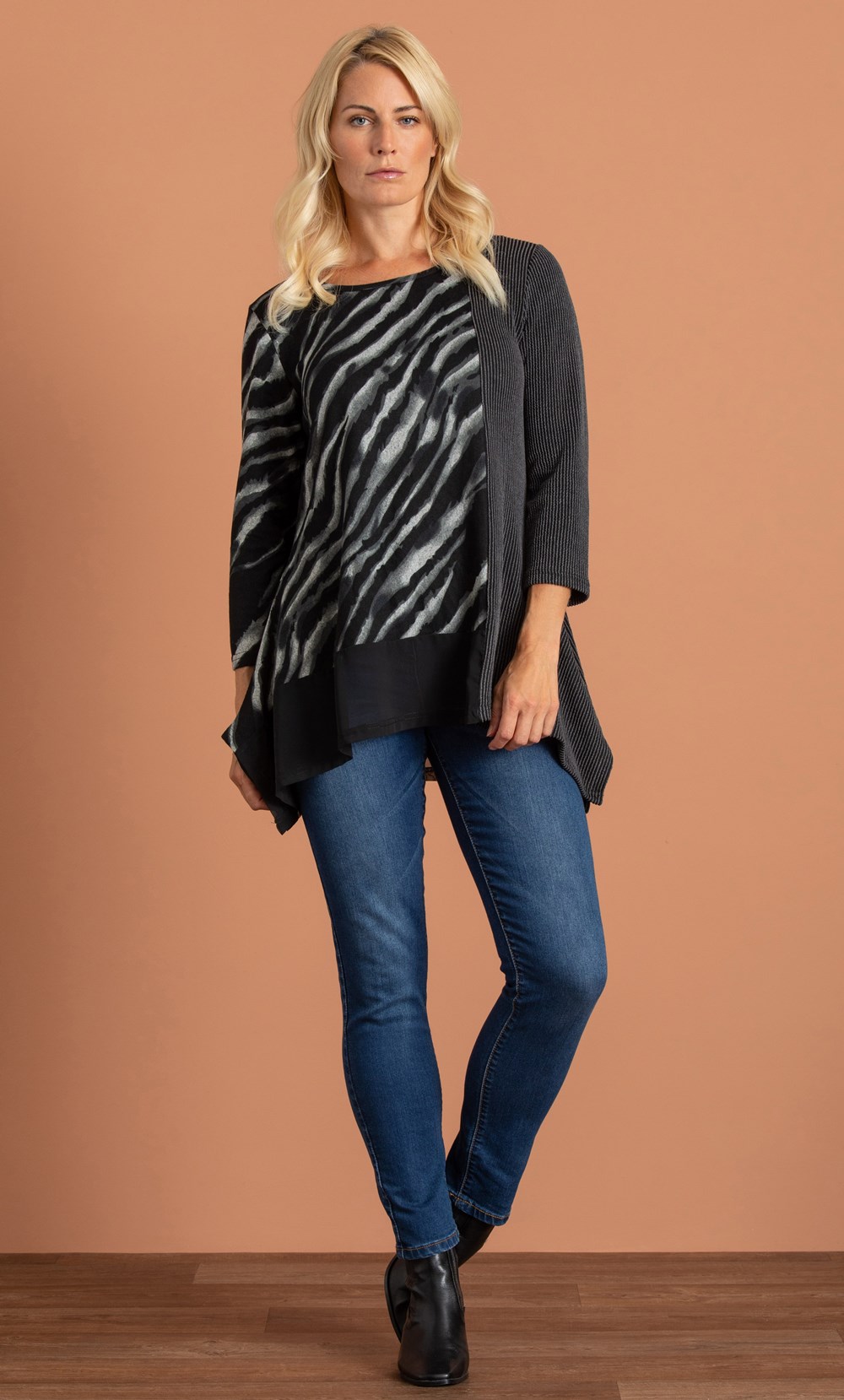 Panelled dip Hem Knit Tunic Top