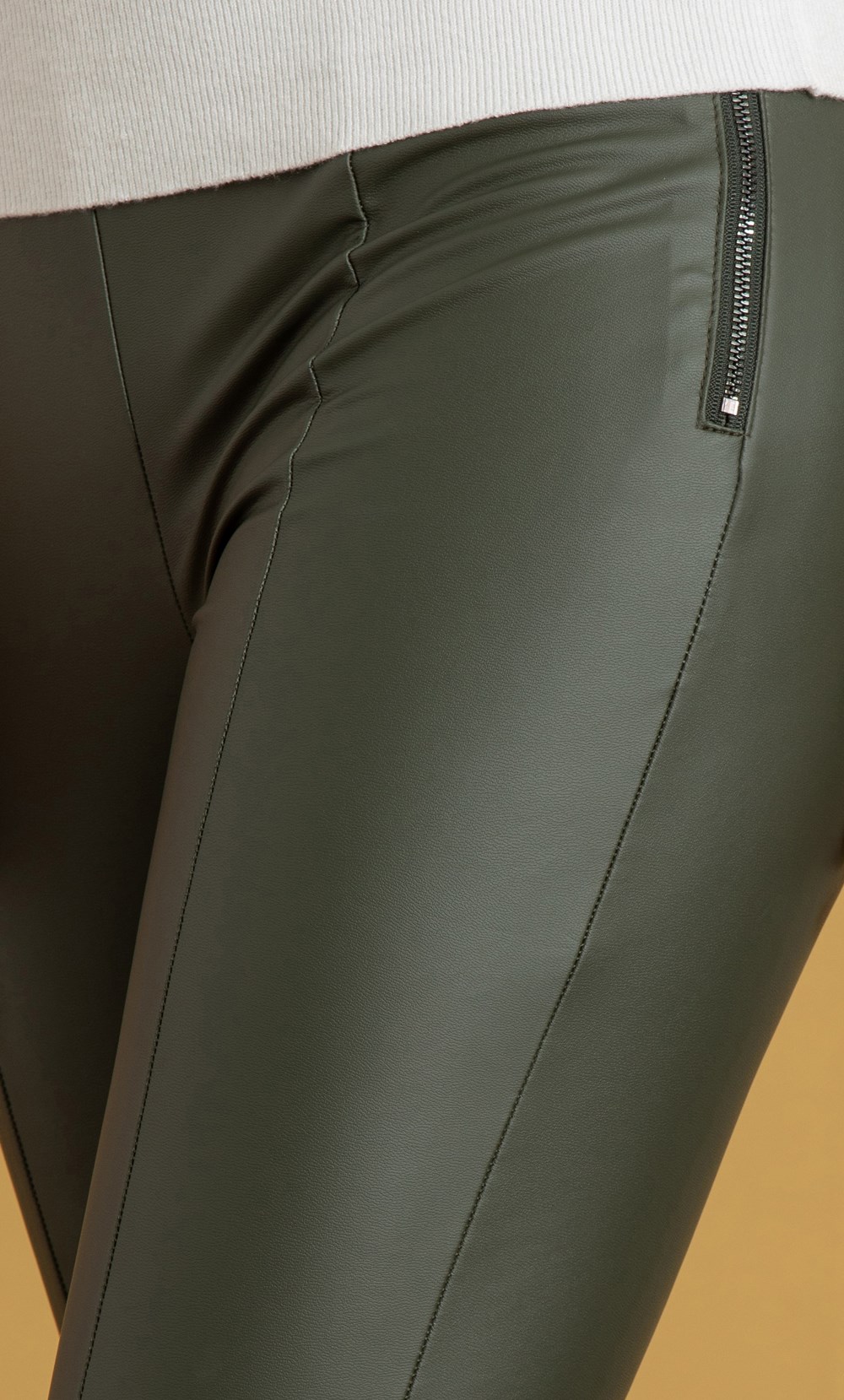Faux Leather Jeggings in Green