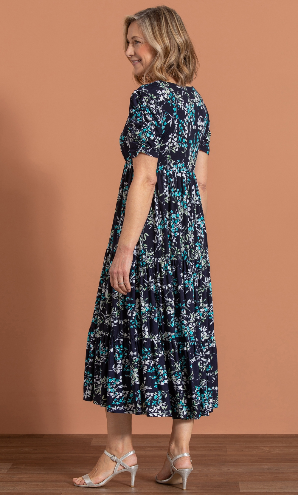 Anna Rose Short Sleeve Floral Midi Dress in Blue | Klass