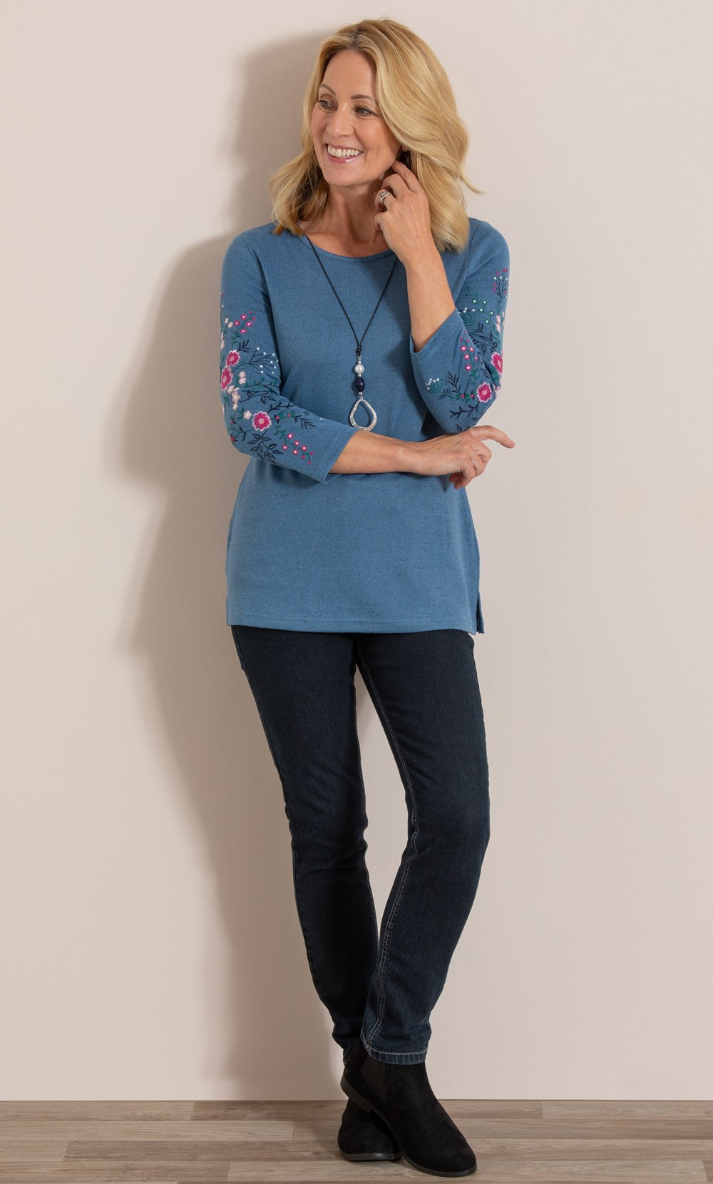 Anna Rose Embroidered Knit Top With Necklace