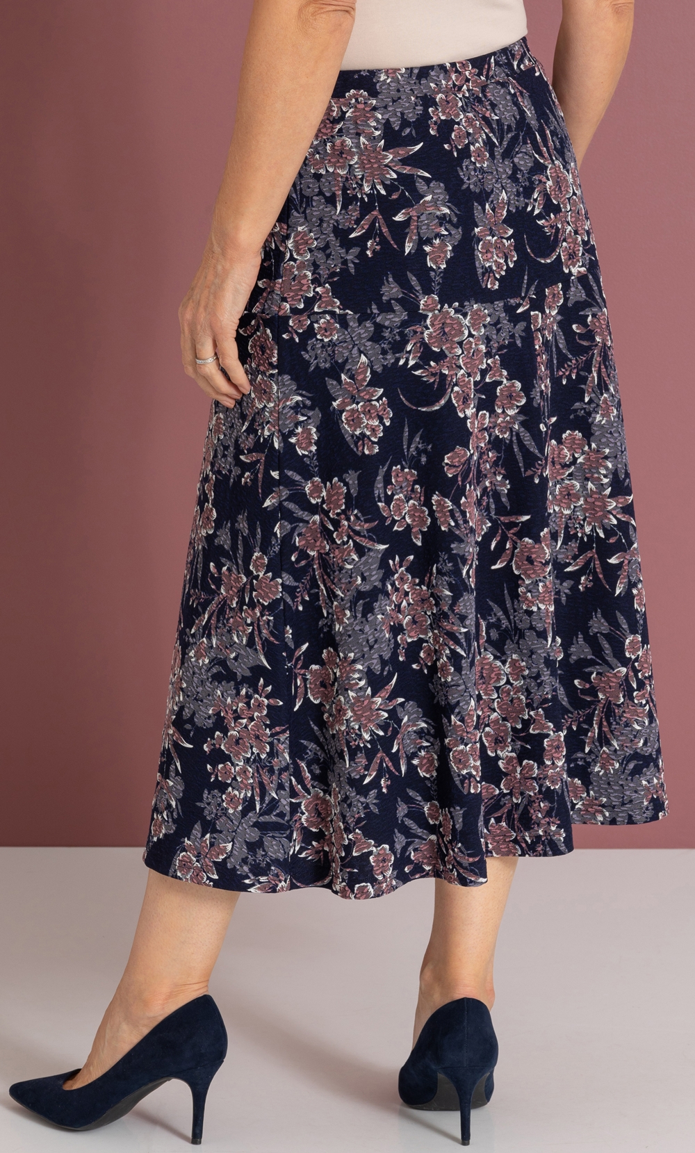 Anna Rose Floral Print Pull On Midi Skirt in Navy | Klass