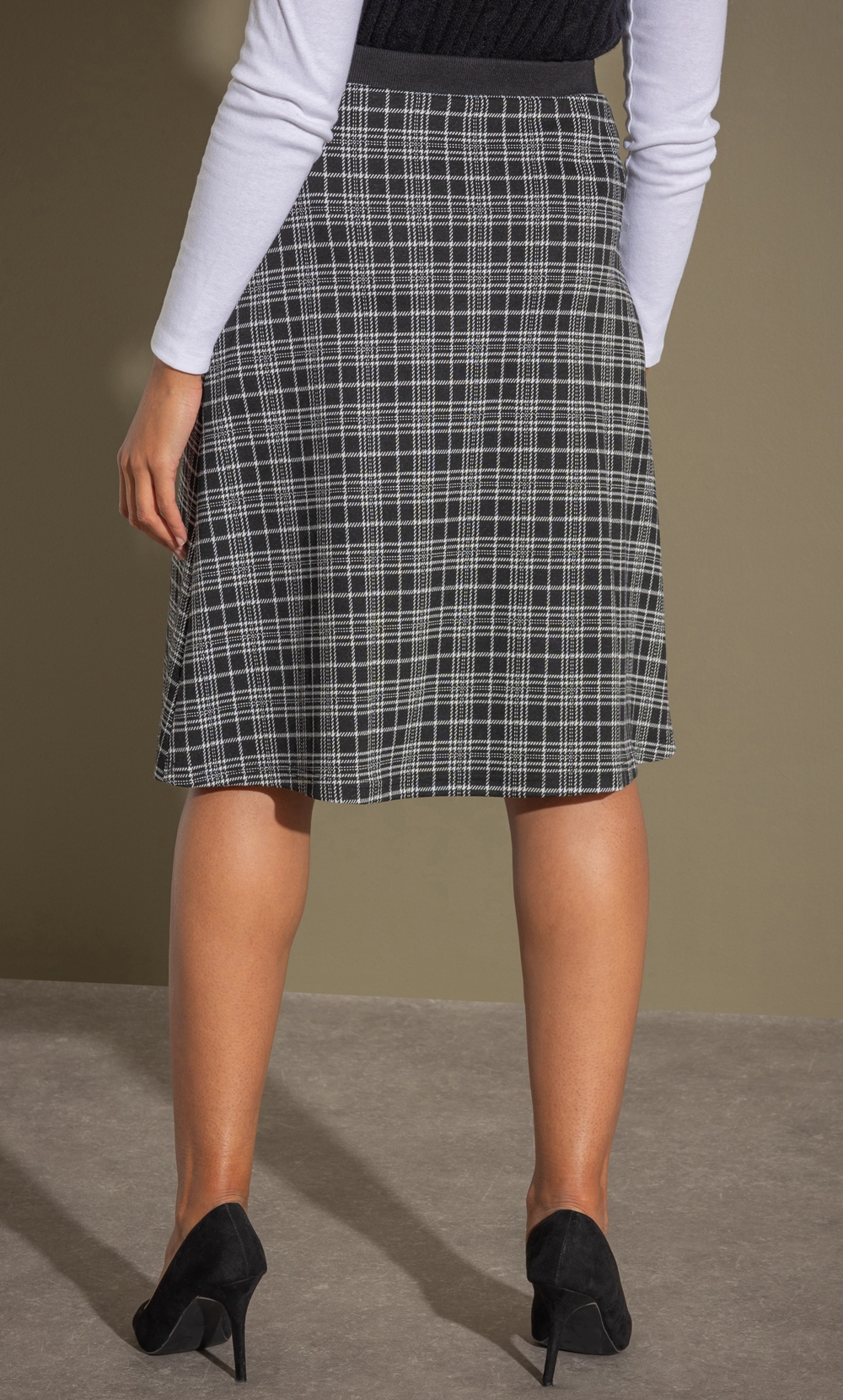 Black a line outlet pull on skirt