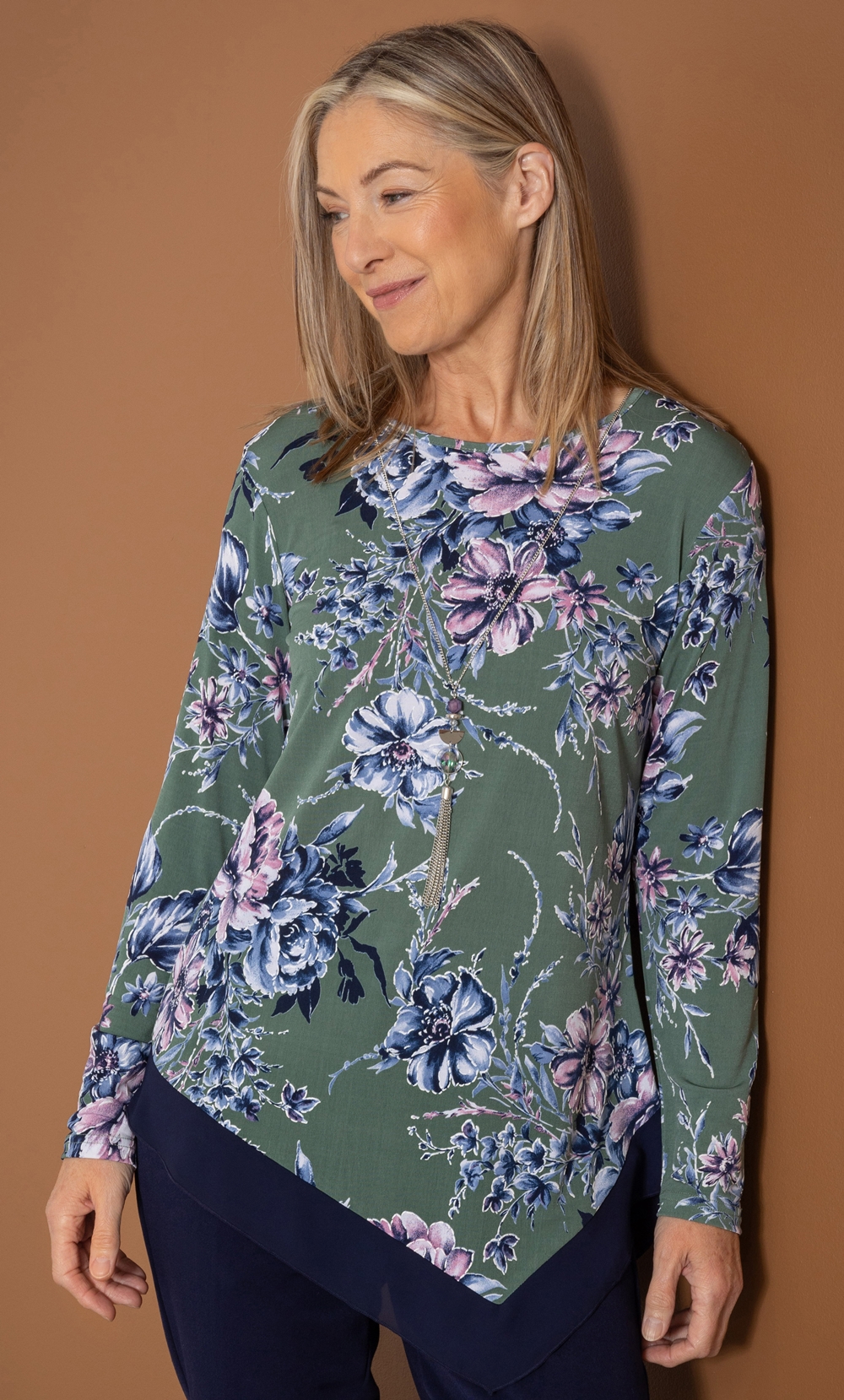 Anna Rose Printed Tunic Top With Necklace in Green | Klass