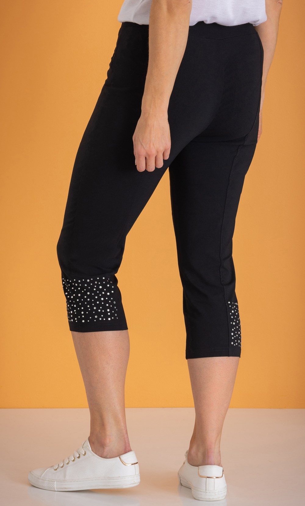 Spanx Capri and cropped trousers for Women | Online Sale up to 40% off |  Lyst UK