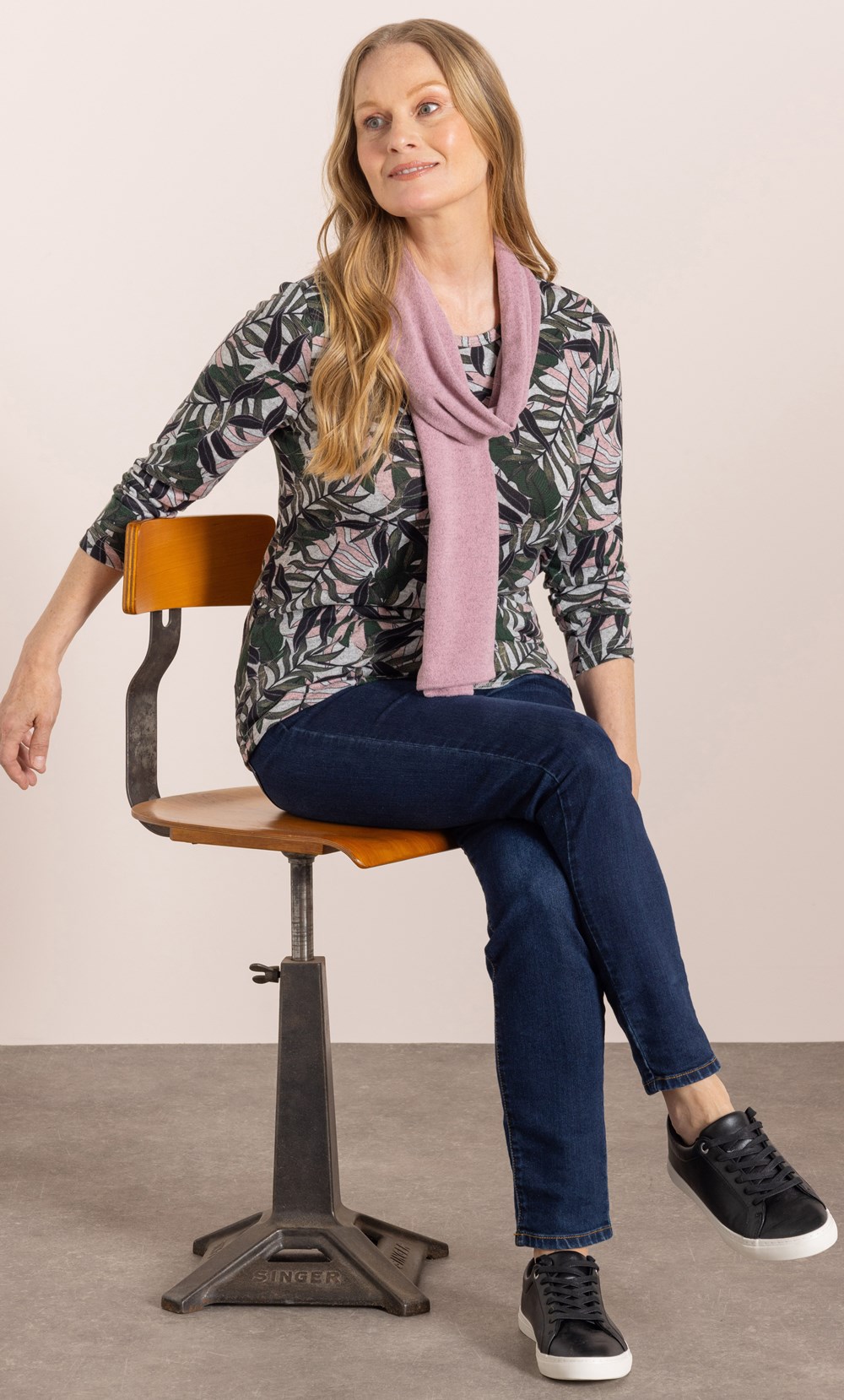 Anna Rose Leaf Printed Brushed Knit Top With Scarf